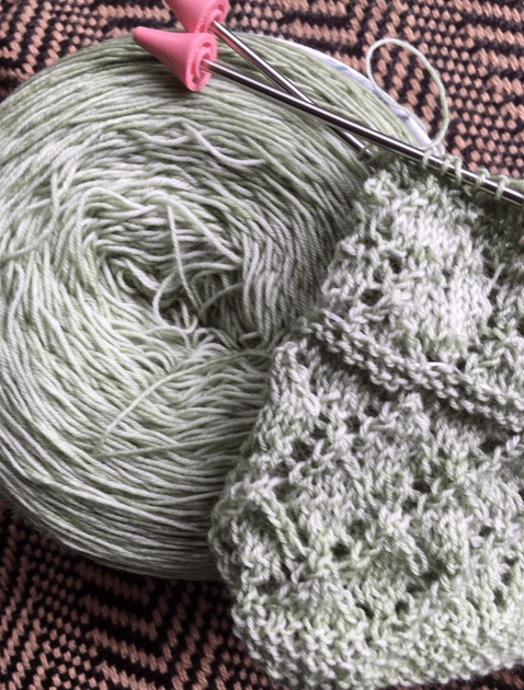 Diamond pattern spring green shawl