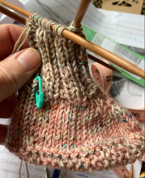 Knitting baby bootie with double pointed needles