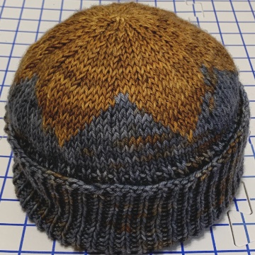 Star on top hat knit in worsted yarn
