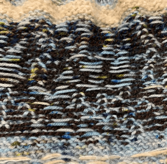 Carrying floats when knitting