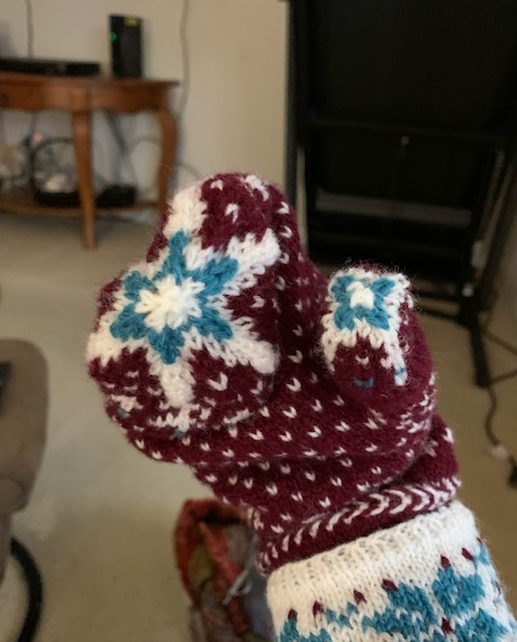 star pattern at top of Milet mitten pattern