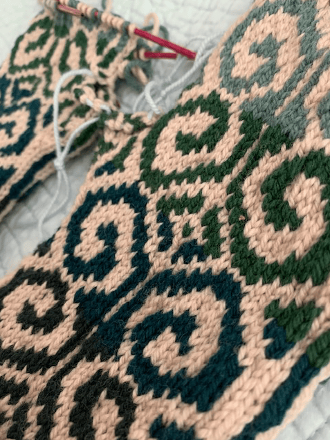 Fiddlehead mitten pattern to knit