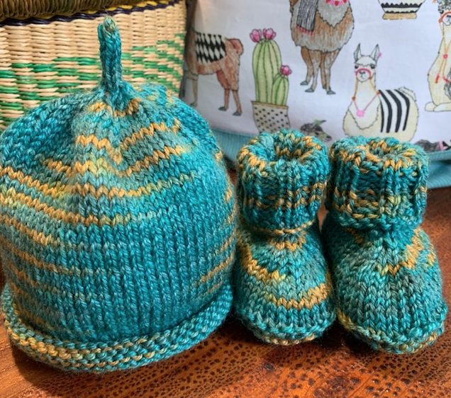 Baby booties and hat free knitting patterns