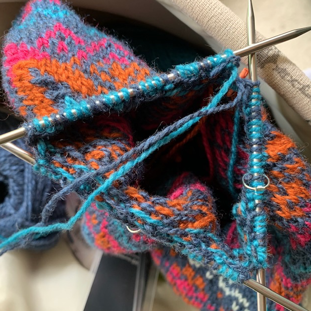 Working the crown using double-pointed needles