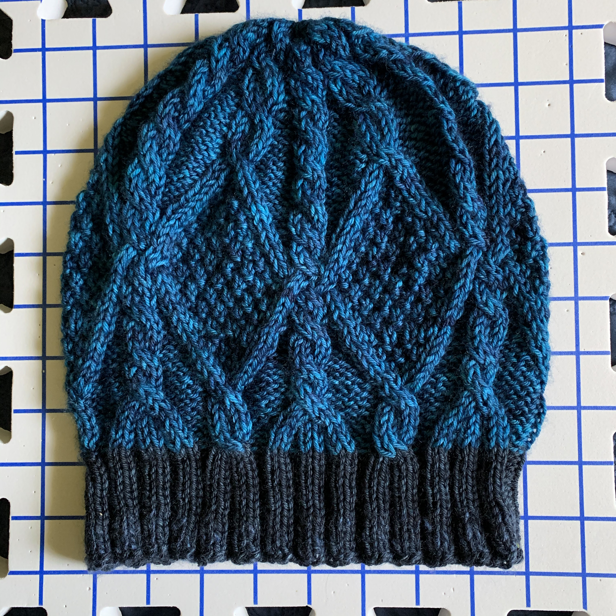 Skiff hat pattern with cables