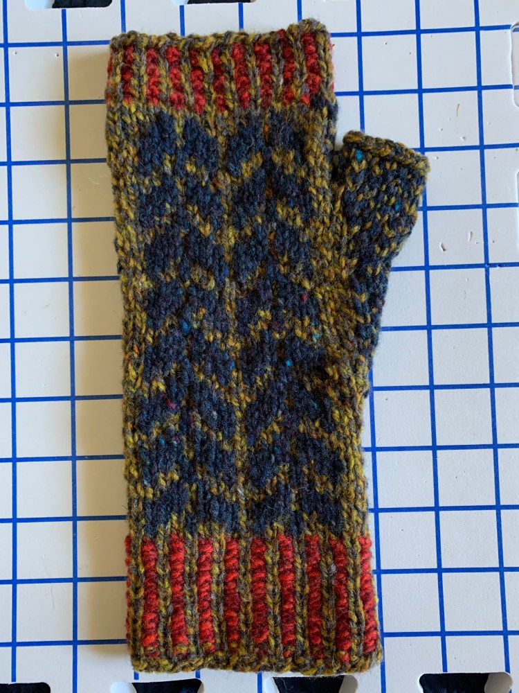 Oulu mitts, left hand