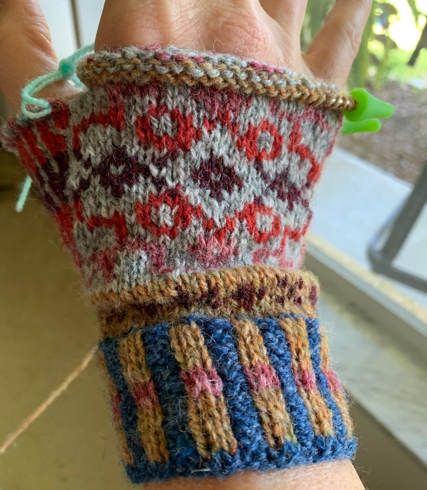 Checking size Fair Isle mitt pattern