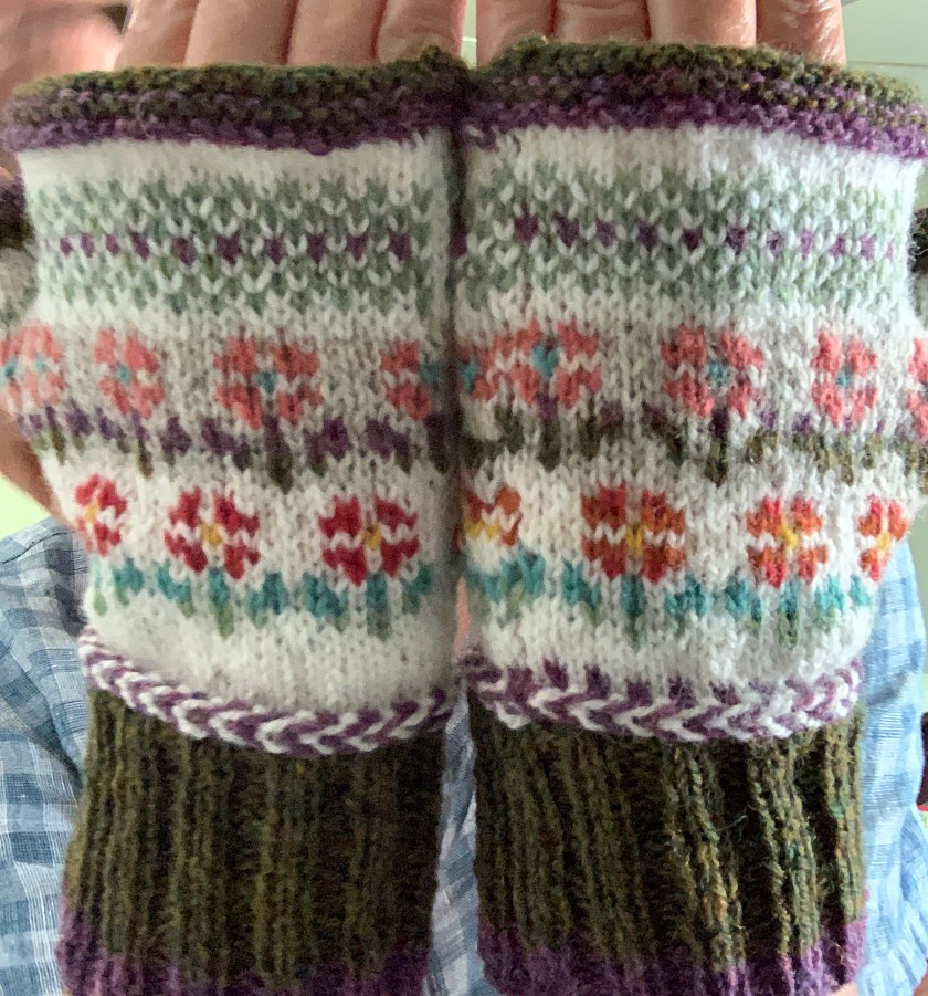 colorwork little flowers fingerless mitts knitting project