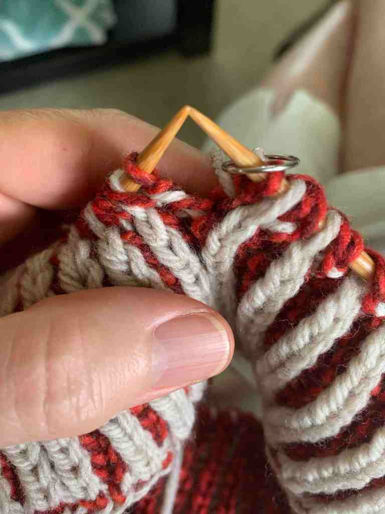 brioche in the round, two color row stitch appearance