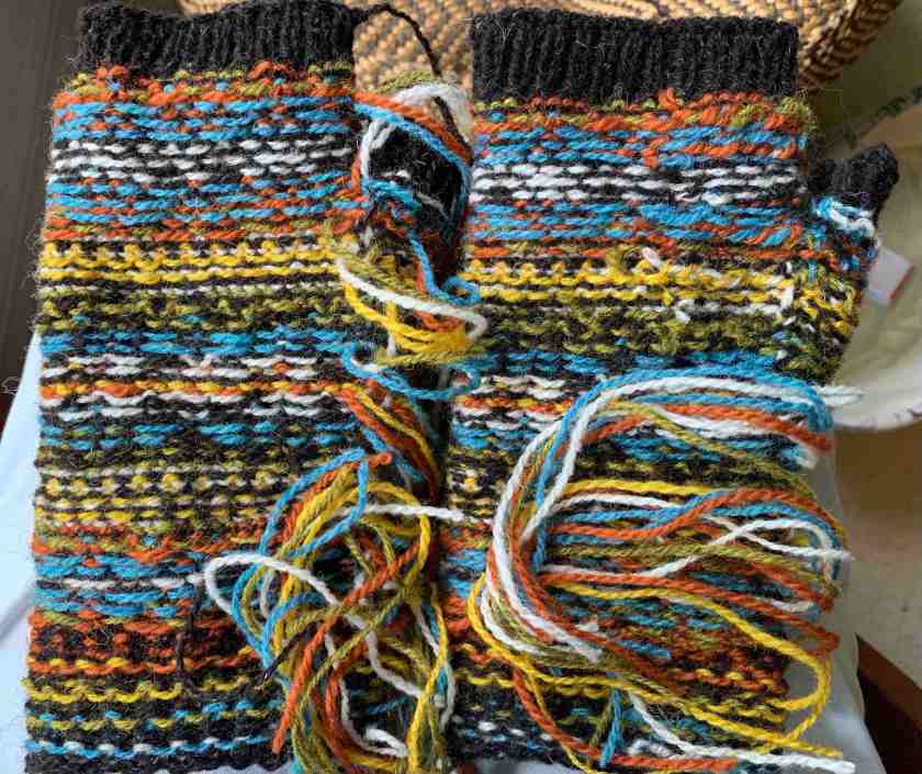 weaving in ends on Stellar mitts