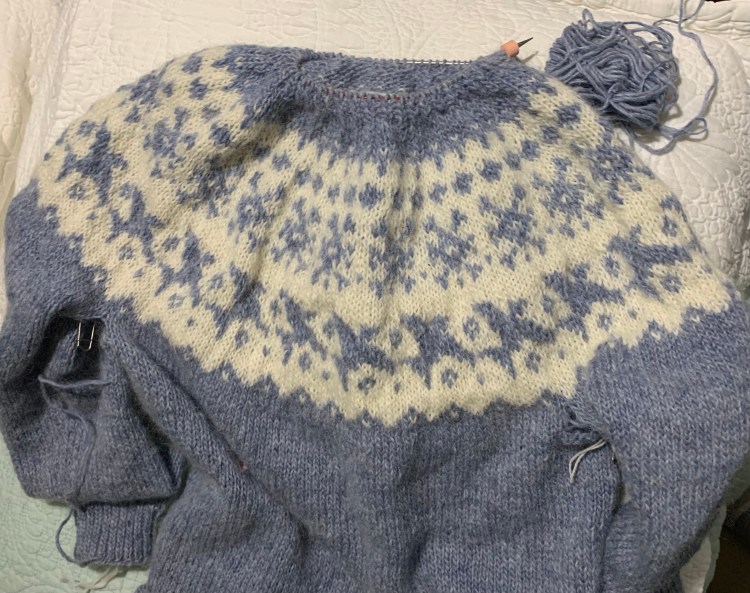 Farfuglar sweater yoke and neck