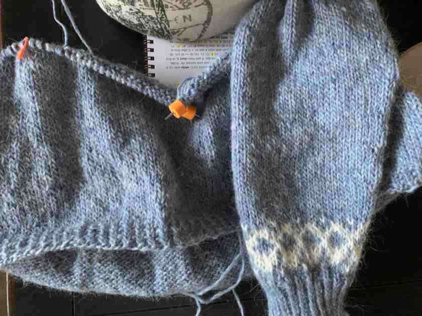 Farfuglar, or “Migrating Birds” sweater knitting