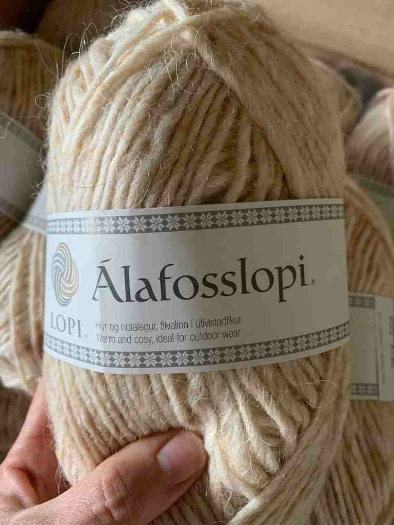 Alafosslopi yarn in ecru heather color