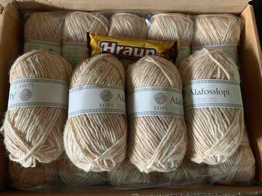 Alafosslopi yarn in ecru heather color