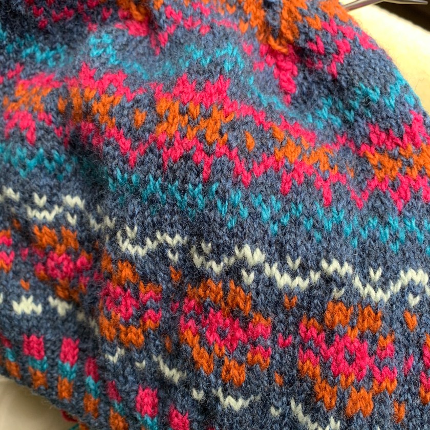 Katies kep in dark blue, fair isle, knitting pattern