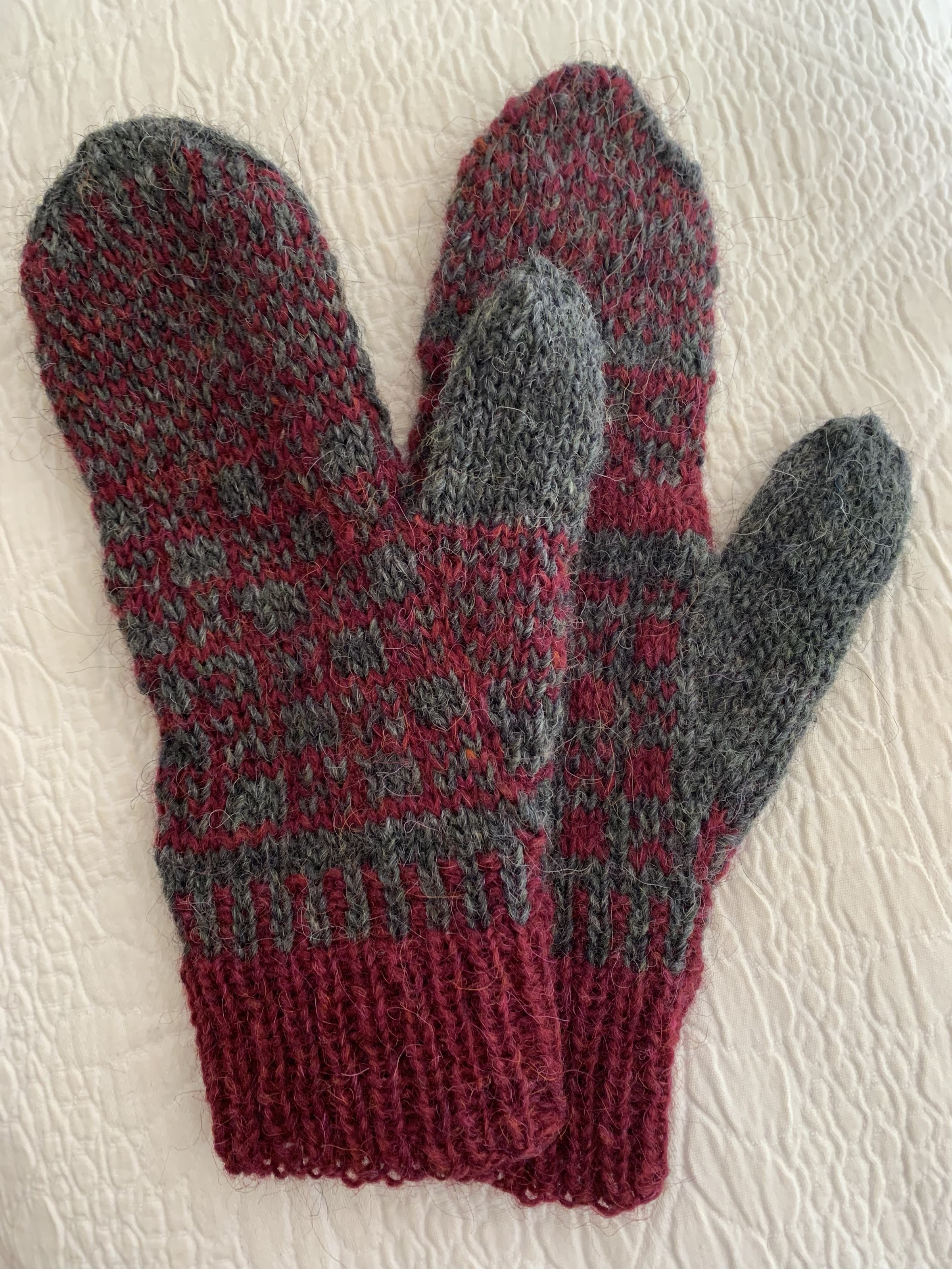 Mittens knit with Lettlopi and Plotulopi yarns