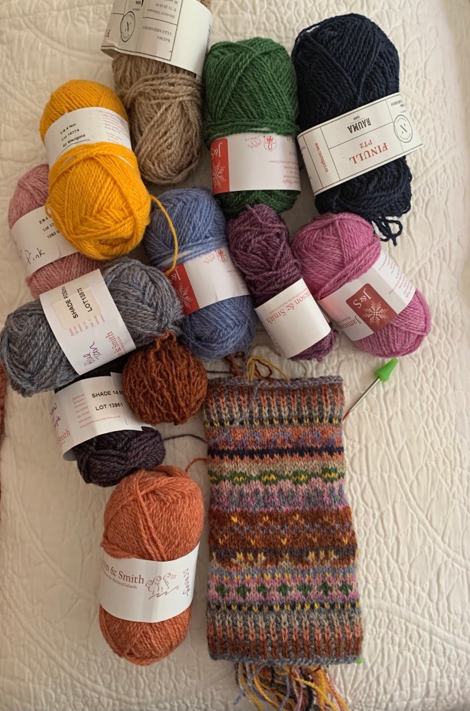 Knitting Fair Isle wrist warmers