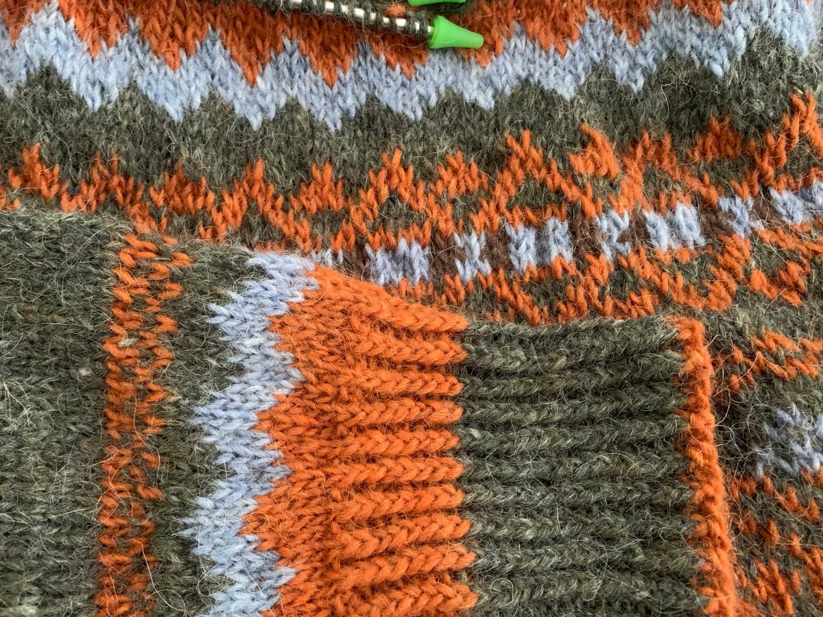 Knitting a Colorwork Sweater in&nbsp;Plotulopi