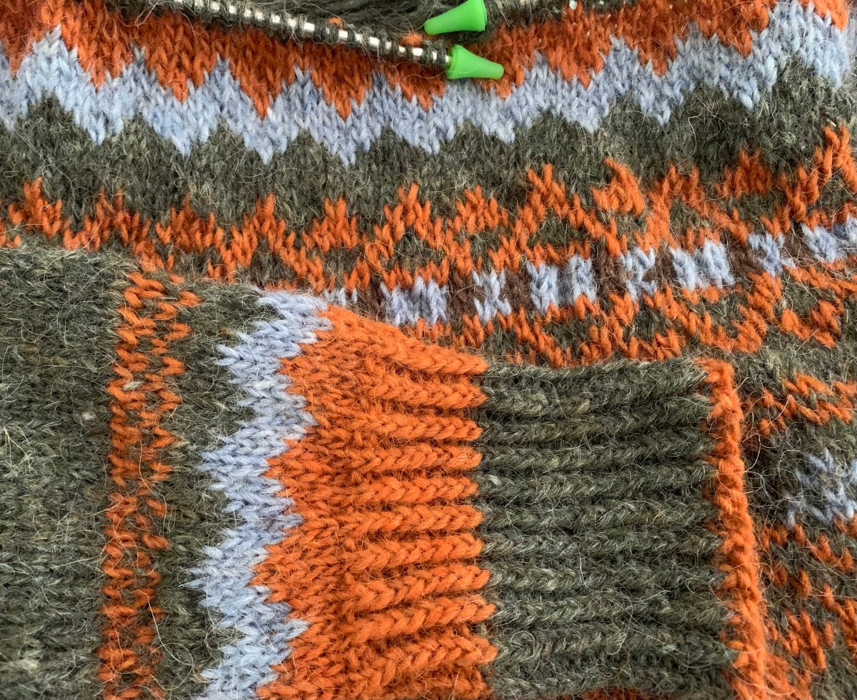Knitting a Colorwork Sweater in&nbsp;Plotulopi