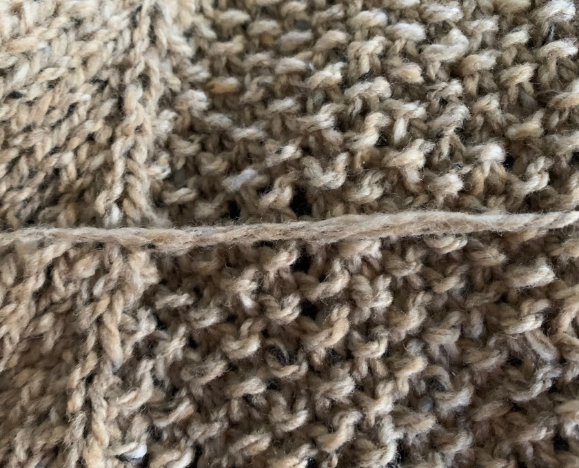 spit splicing the wool yarn