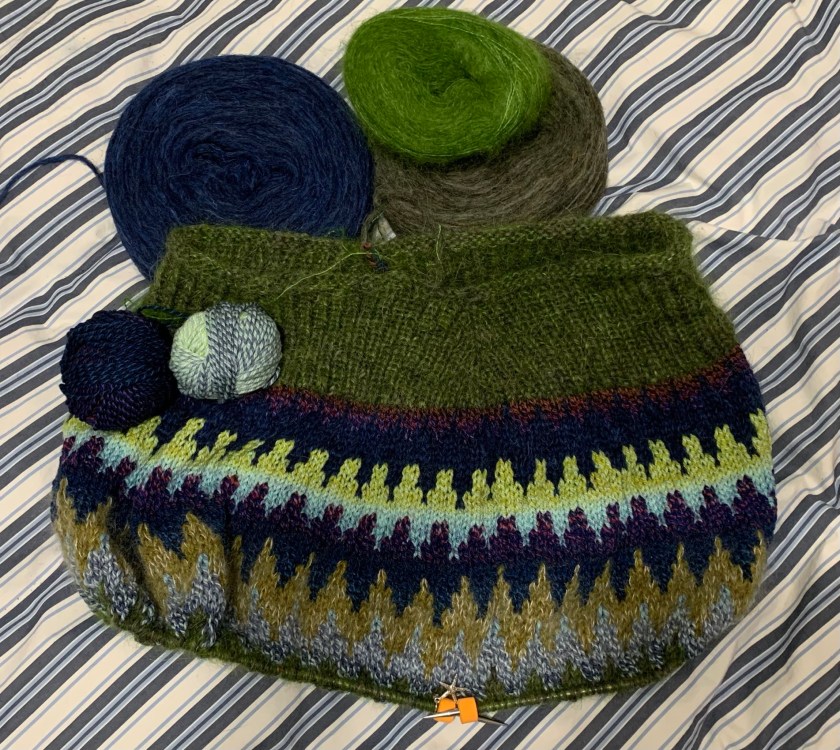 Easy V sweater in green