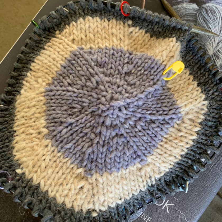 round cat blanket knitting