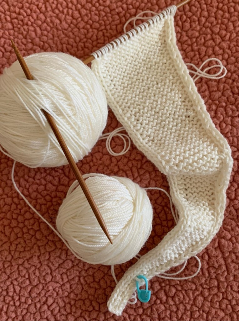 knitting the Sophie Scarf in white yarn
