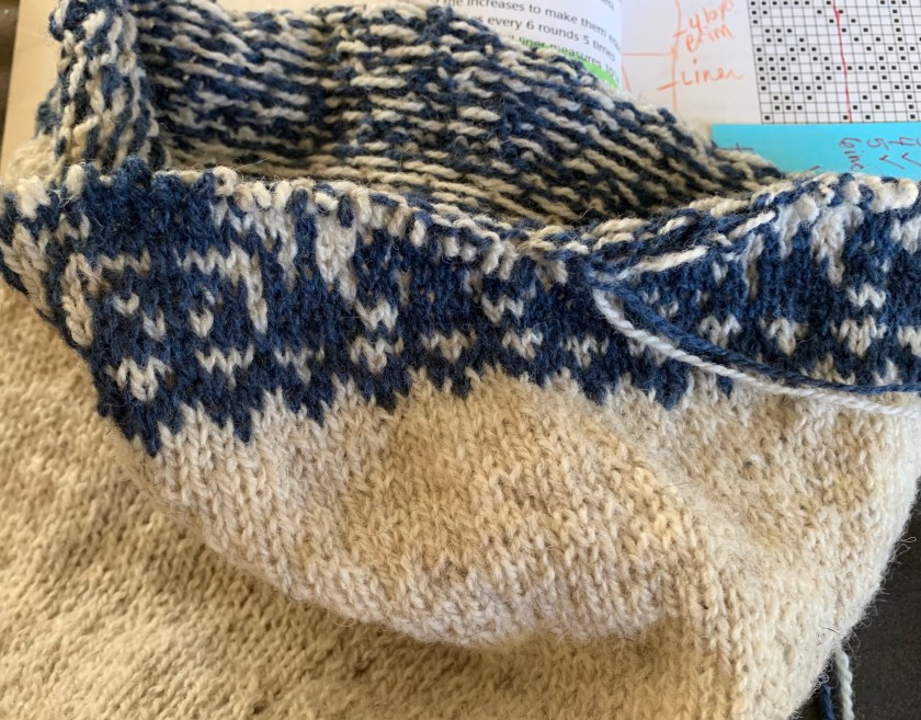Blue colorwork on Doublemassa hat