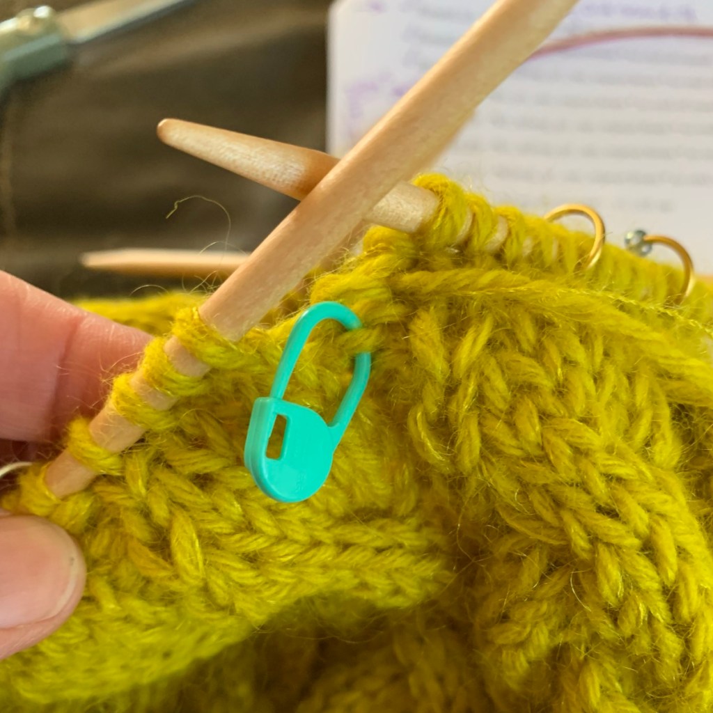 Removable stitch marker for rounds using double-pointed needles.